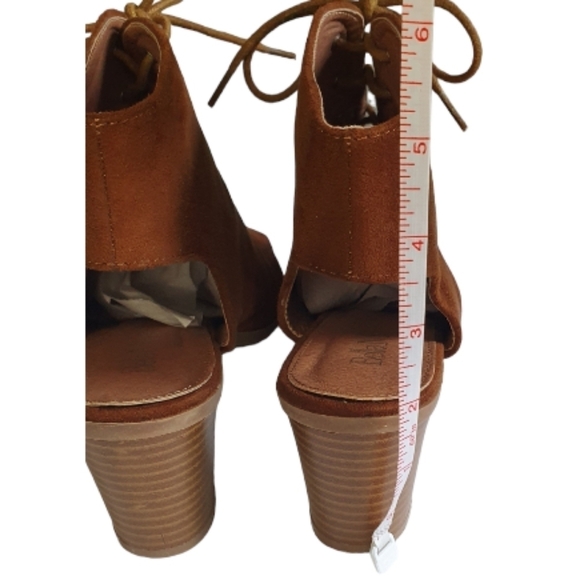 BELLA MARIE Lace Up Block Heel Booties Brown Suede Women Sz 10 Renaissance Vibes - Picture 8 of 14
